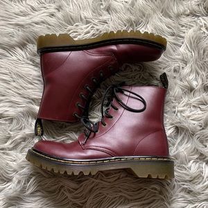 Dr. Martens Luana Boots in Cherry Red T Lamper